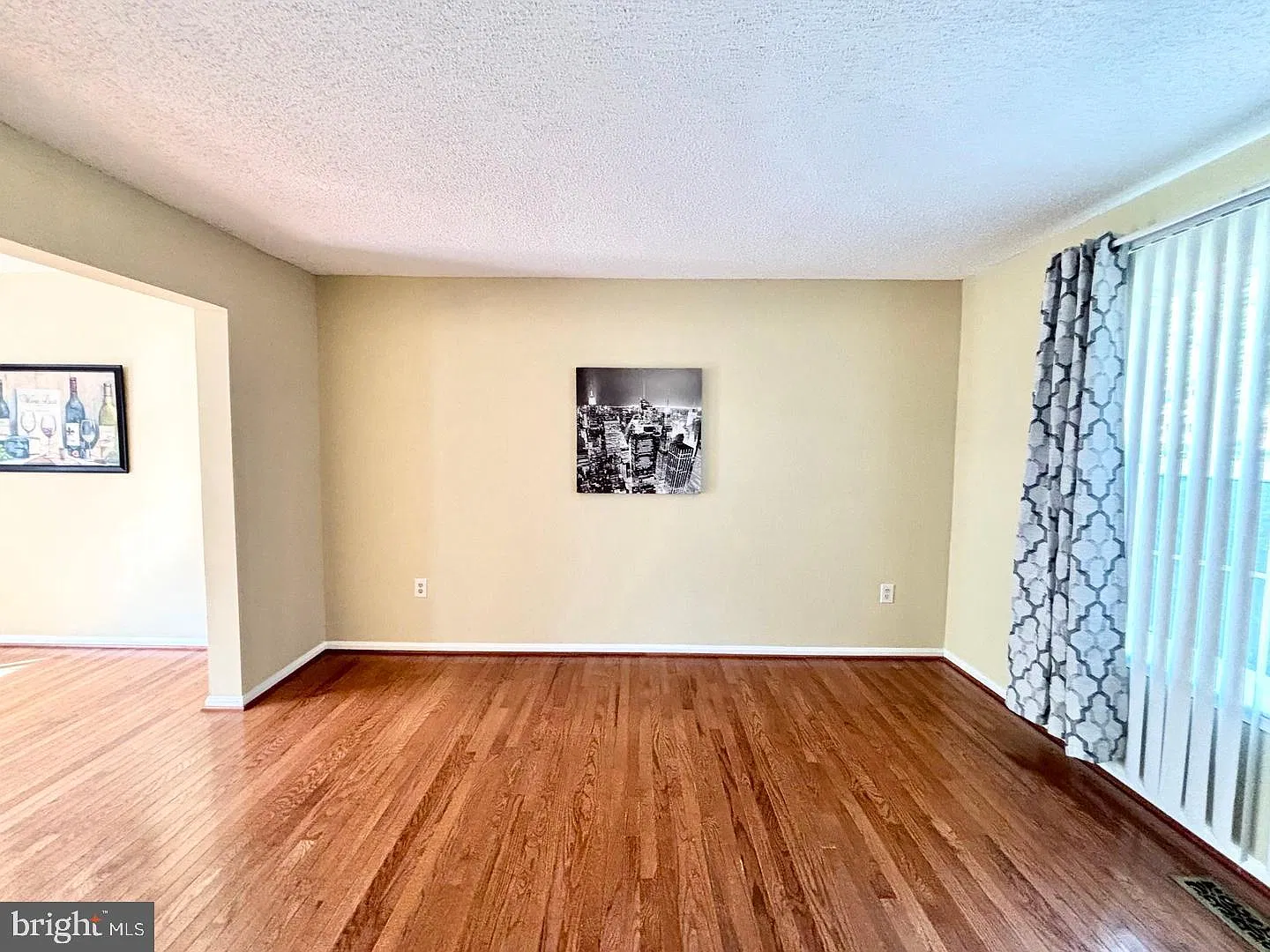 4 bed, 2.0 bath, 1080 sqft, $2,800 — Photo 2