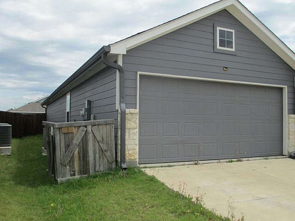 2nd image of 320 Carthage Dr