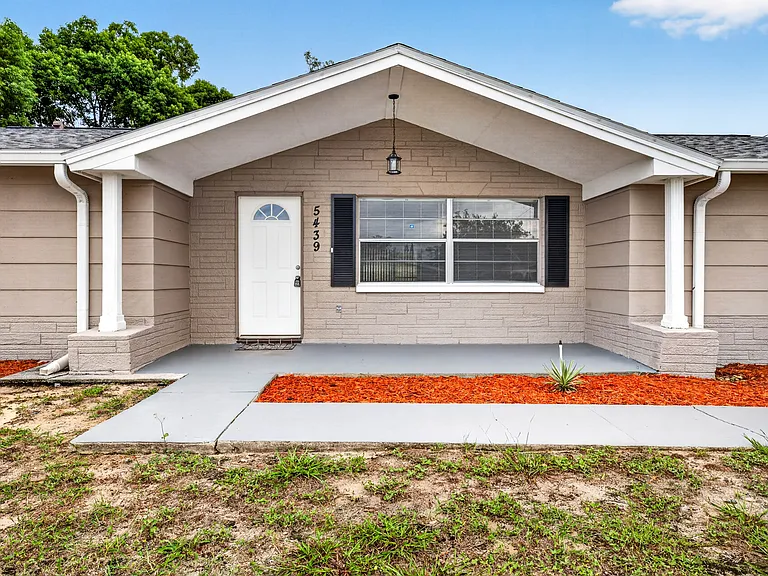 5439 Silver Spur Dr — Photo 2