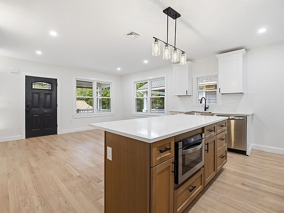 4th image of 23 Murray Hill Rd