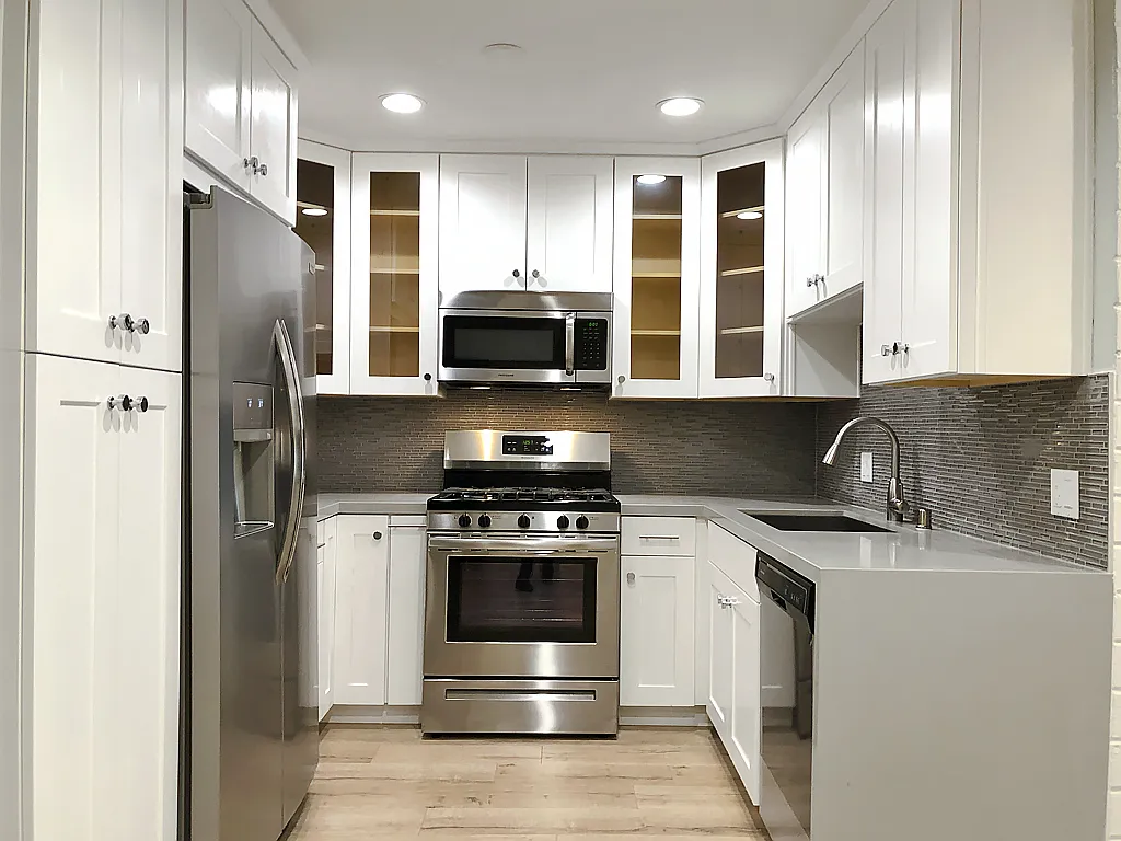2 bed, 1000 sqft, $3,645 — Photo 2