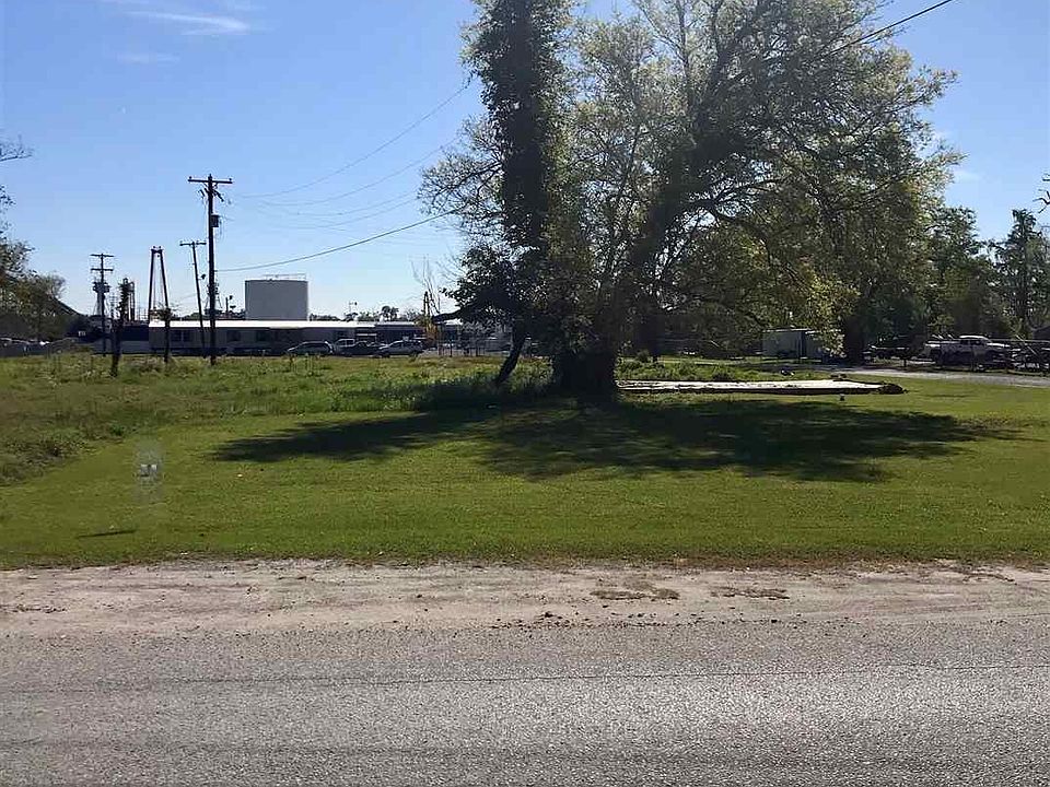 2nd image of 105 Degravelle Rd