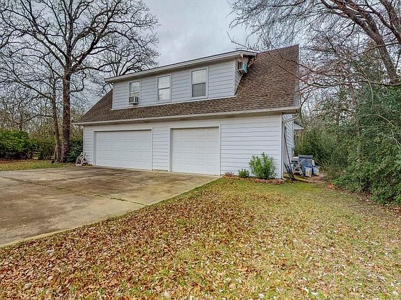 3rd image of 1013 Huntington Dr