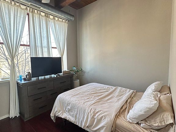 5th image of 1062 W 16th St #304