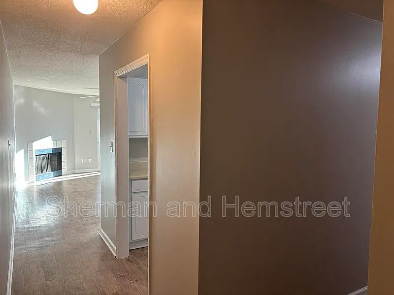 3 bed, 2.0 bath, 1200 sqft, $1,100 — Photo 4