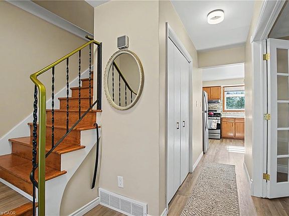3rd image of 144 Avondale Rd