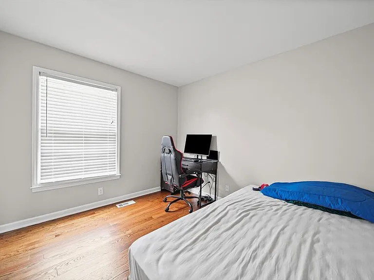 335 Meadowdale Ln — Photo 14