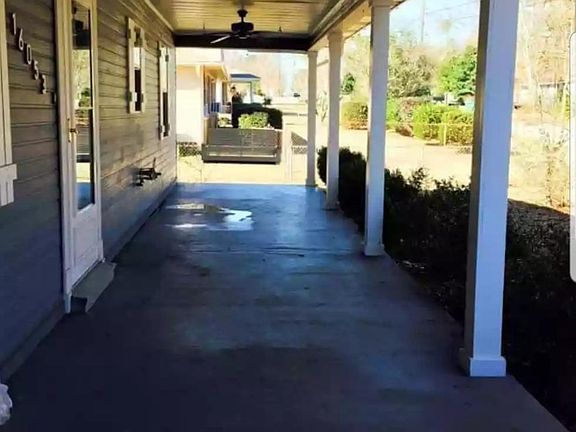 5th image of 16053 Crestview Dr