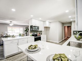 17018 N 95th Dr, Sun City, AZ 85373