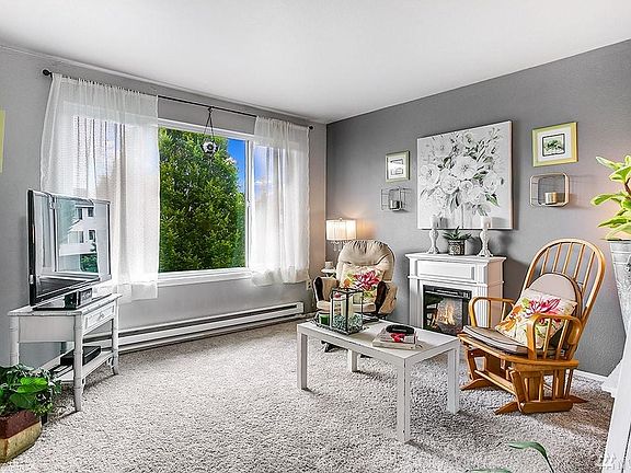 3rd image of 20301 19th Ave NE APT 221