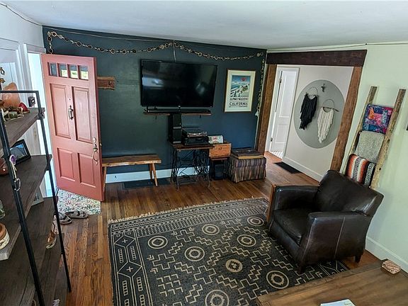 3rd image of 39 Bank St