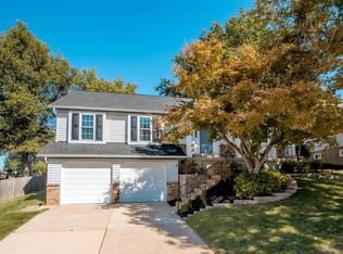 727 Eaglebrooke Dr, Ballwin, MO 63021