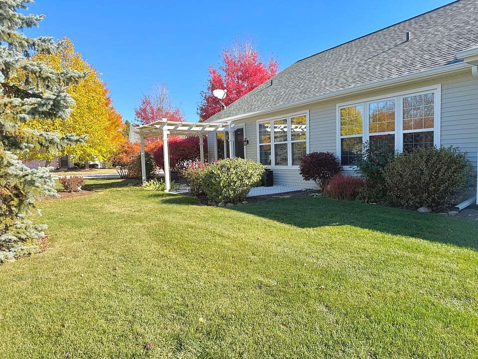 2nd image of 801 Treetop Ln