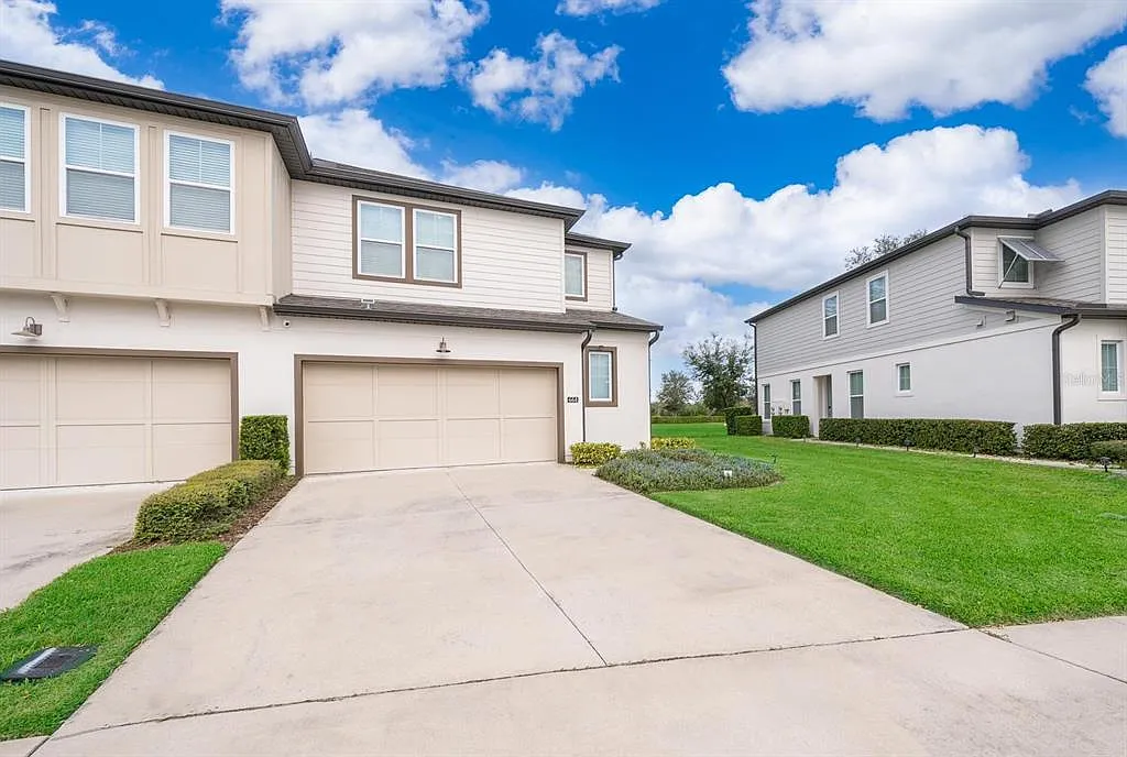 3 bed, 2.0 bath, 2160 sqft, $2,700 — Photo 2