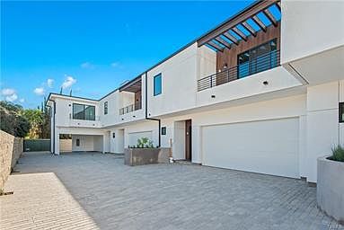3rd image of 12300 Oxnard St #3