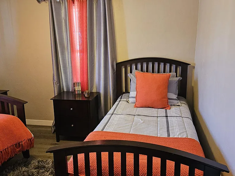Bedroom 3, two Twin beds