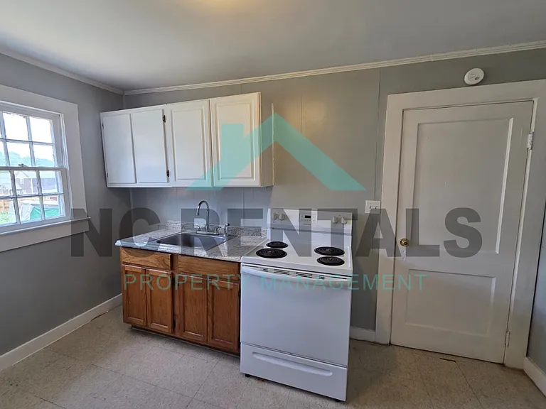 1415 Underwood Ave — Photo 11