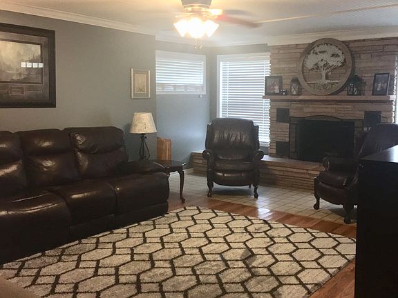 2nd image of 1005 N Sioux Ave