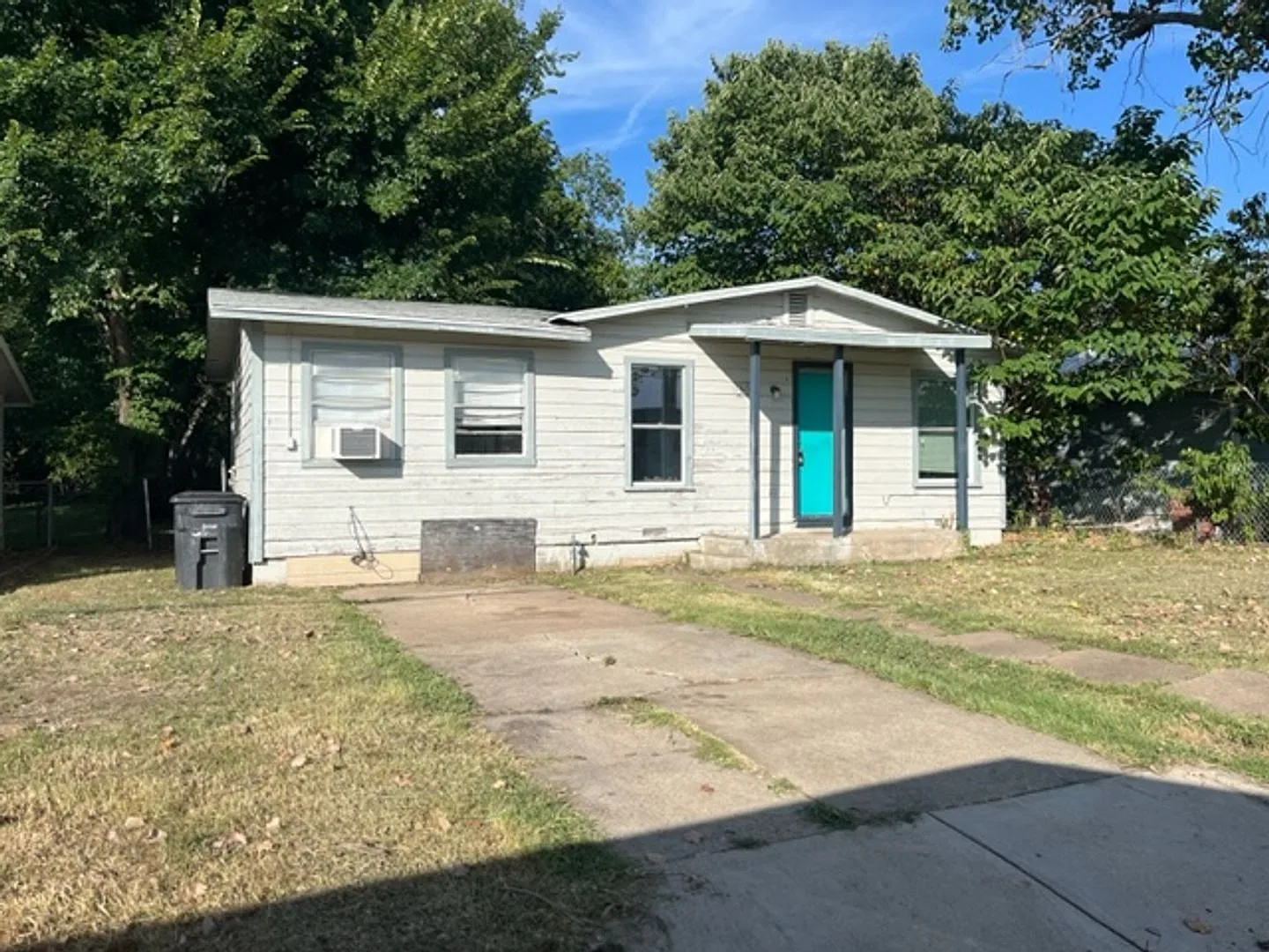 3 bed 1 bath ready now — Photo 1
