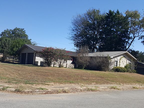 2nd image of 609 Gearner Dr