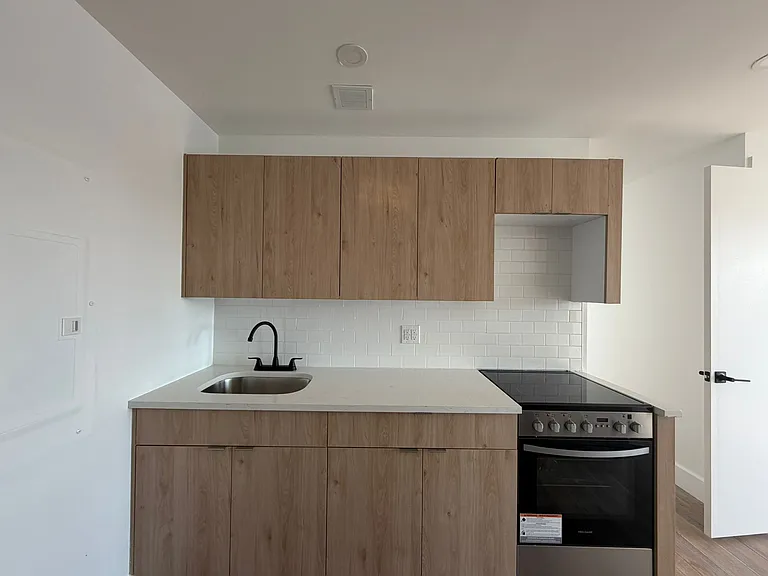 354 E 194th St #7A — Photo 5