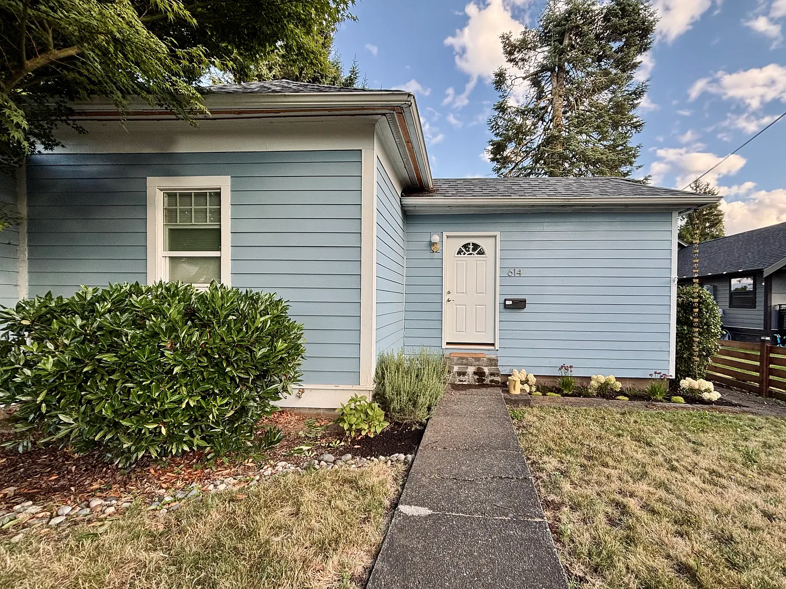 614 E Grover St — Photo 1