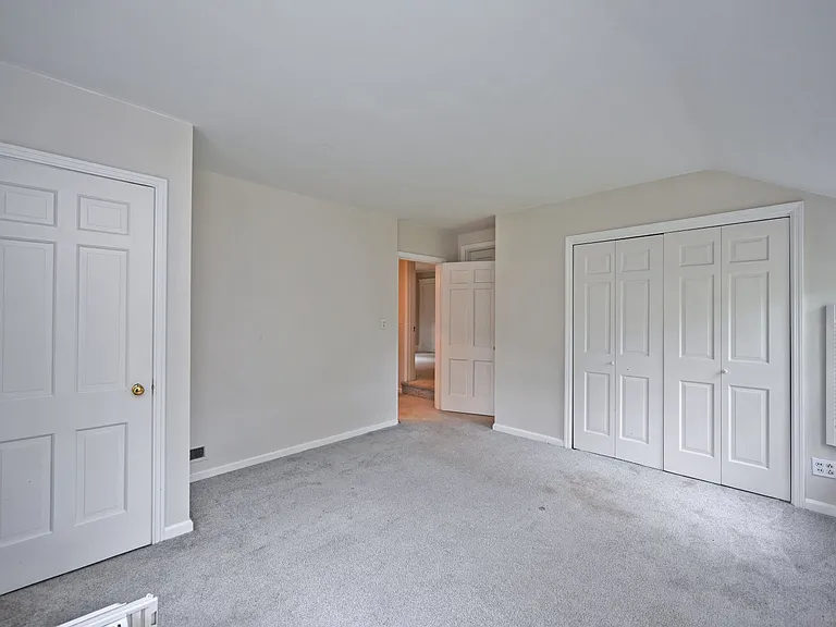 6900 Drake Rd — Photo 34