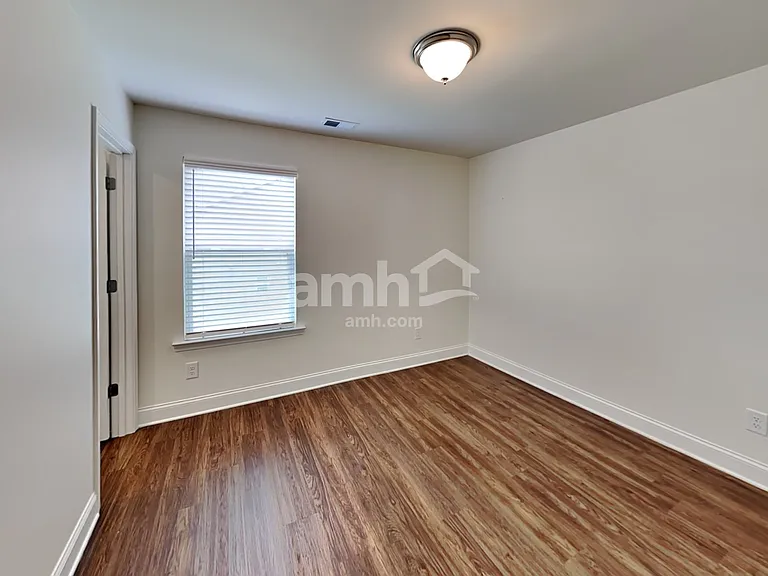 5085 Hudson Valley Dr — Photo 23