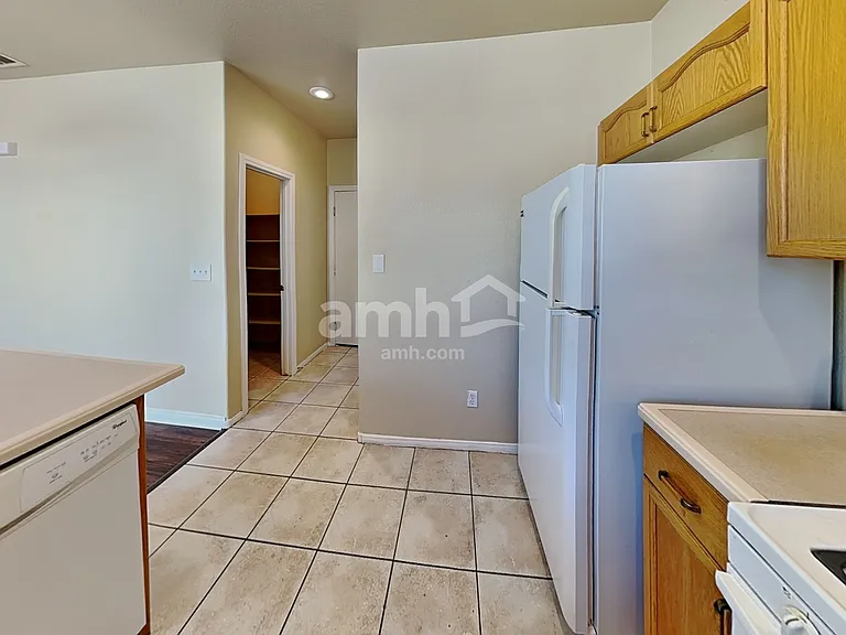 924 Country Skies Ave — Photo 4