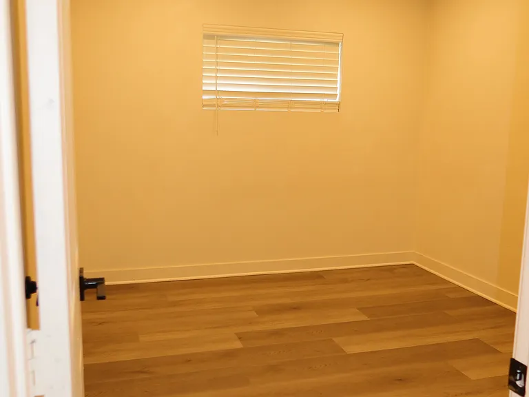 1322 Campus Ave — Photo 16