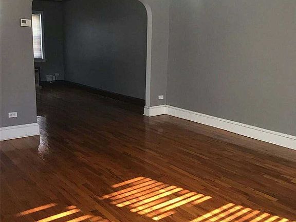 3rd image of 22541 Murdock Ave