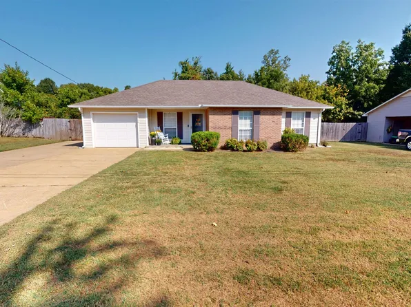 154 Village St, Dyersburg, TN 38024