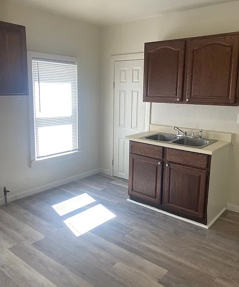 627 Fairholm Ave — Photo 3