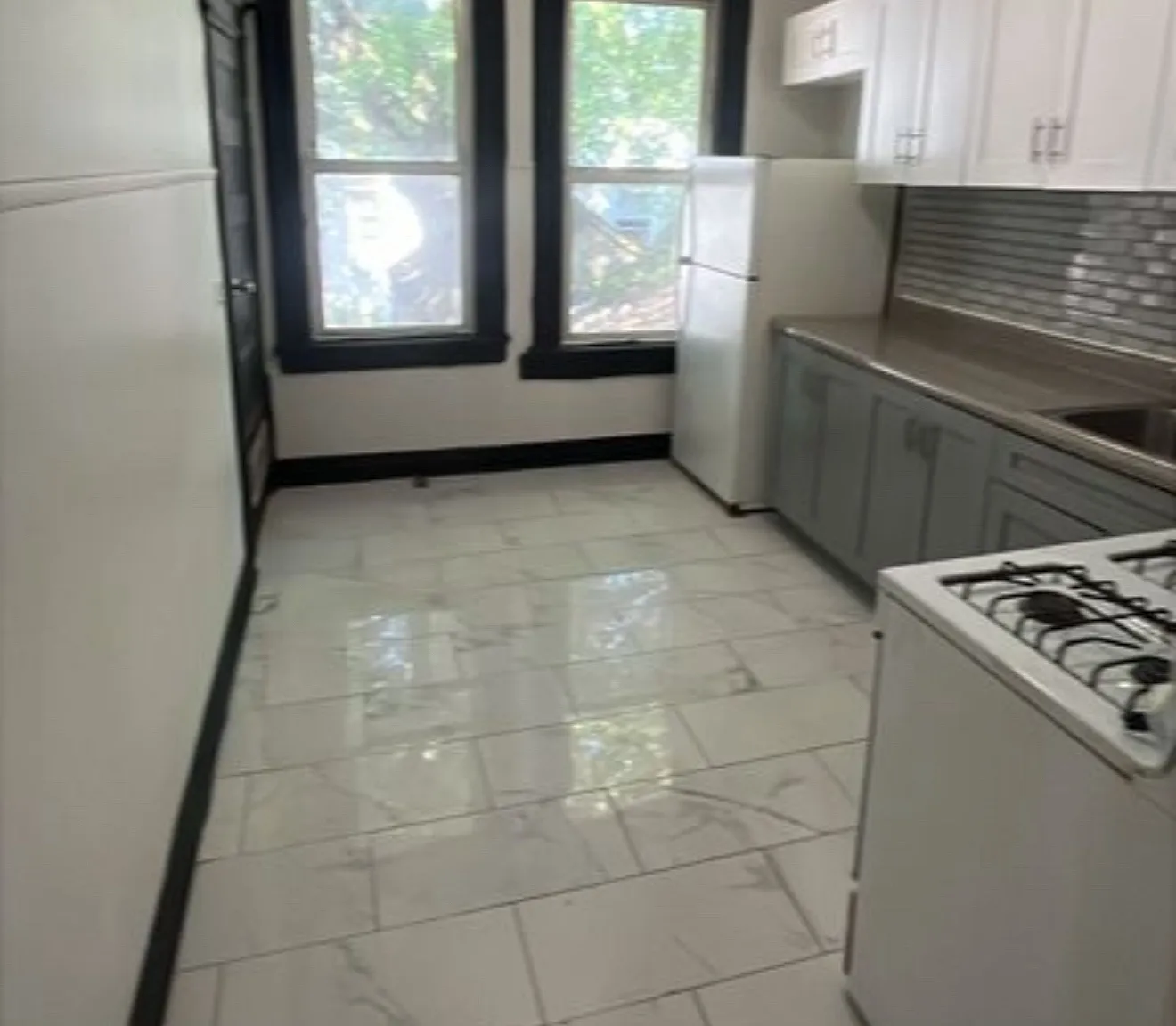 3 bed, $2,400 — Photo 2