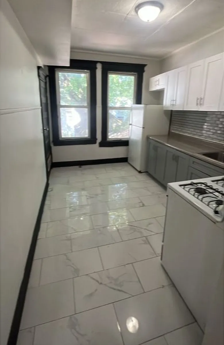 Building Photo - 45 Treacy Ave #2R