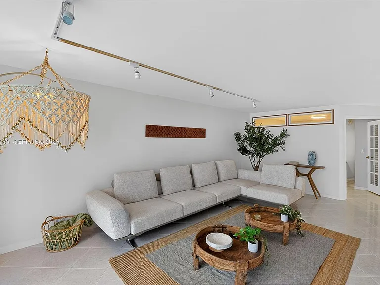 2401 Collins Ave #1406 — Photo 2