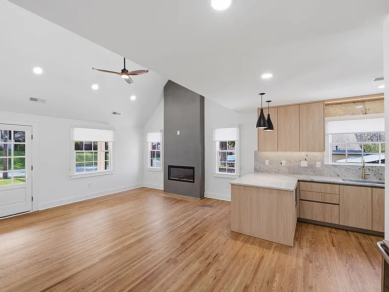 1838 Merriman Ave — Photo 15