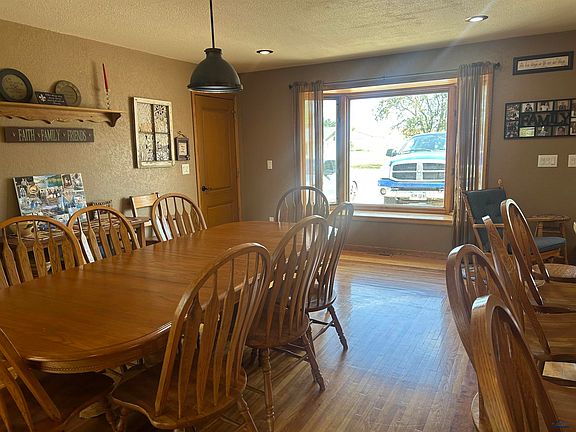 5th image of 605 1st Ave W