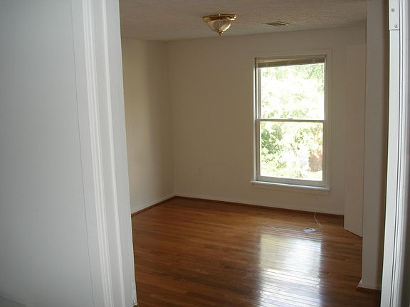 5th image of 127 Montmullin St
