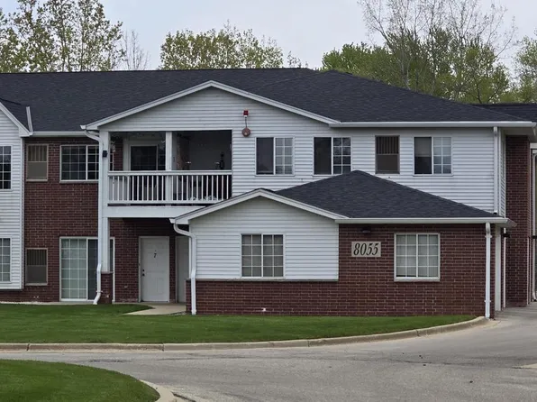 8055 LEXINGTON PLACE #12, Pleasant Prairie, WI 53158