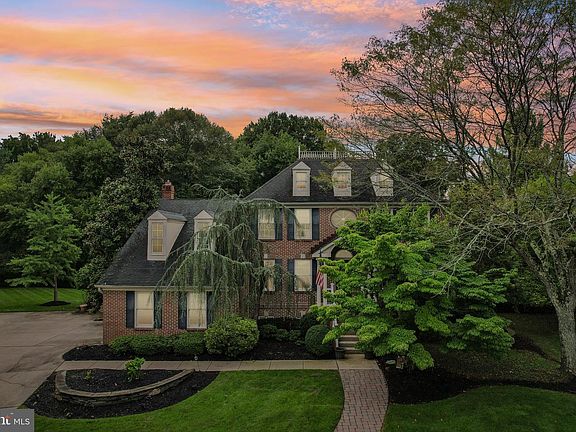 2nd image of 4 Broadacre Ct