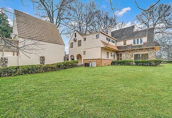 3rd image of 2262 North Dr