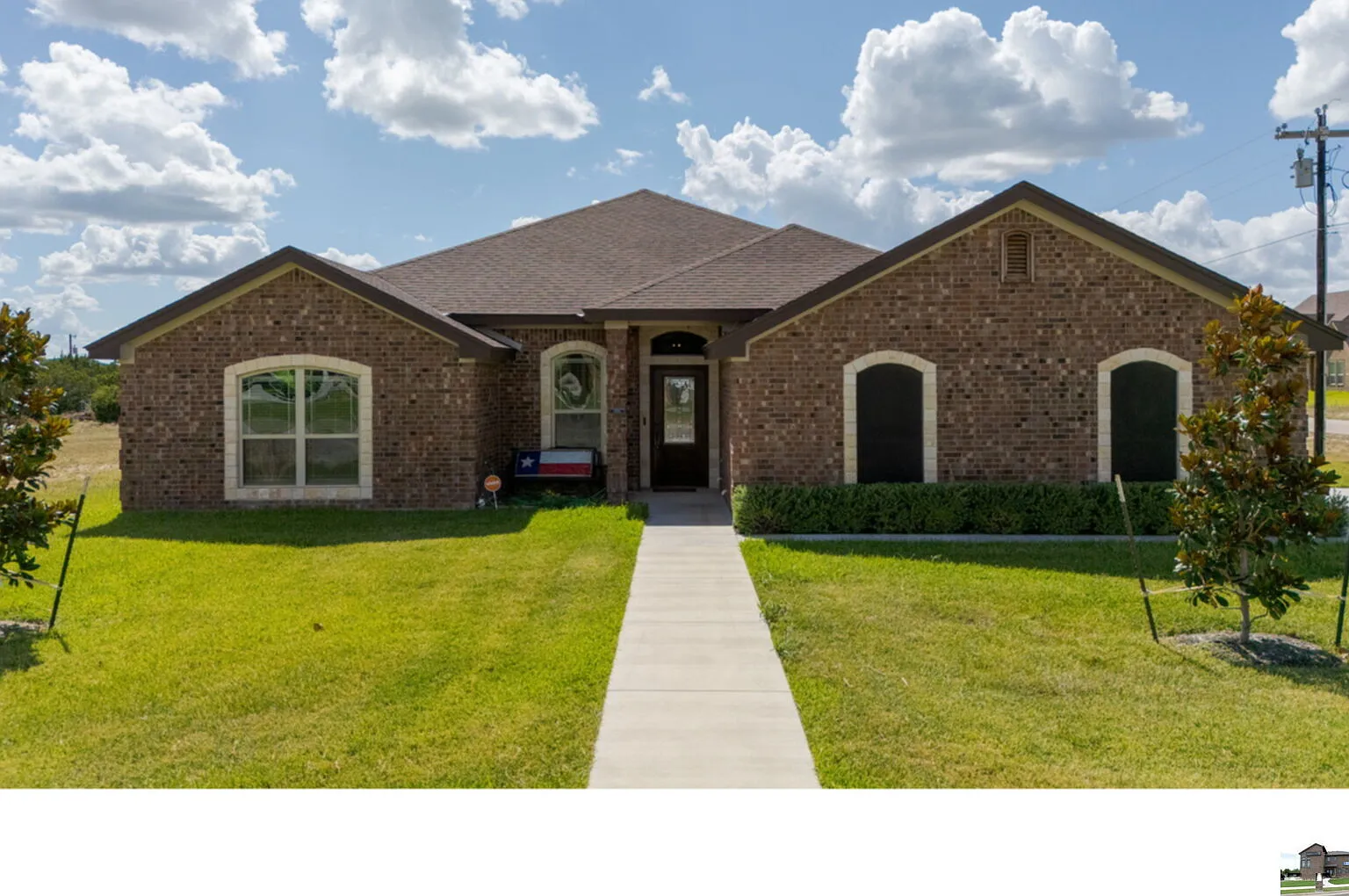 4 bed, 2.5 bath, 2272 sqft, $2,300 — Photo 1