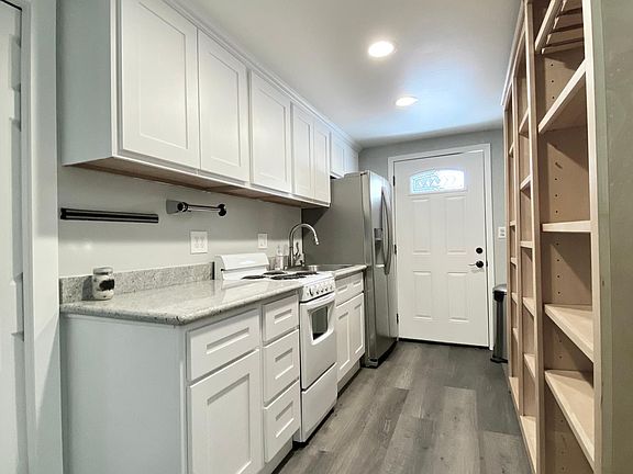 4th image of 2213 Radio Ave #2