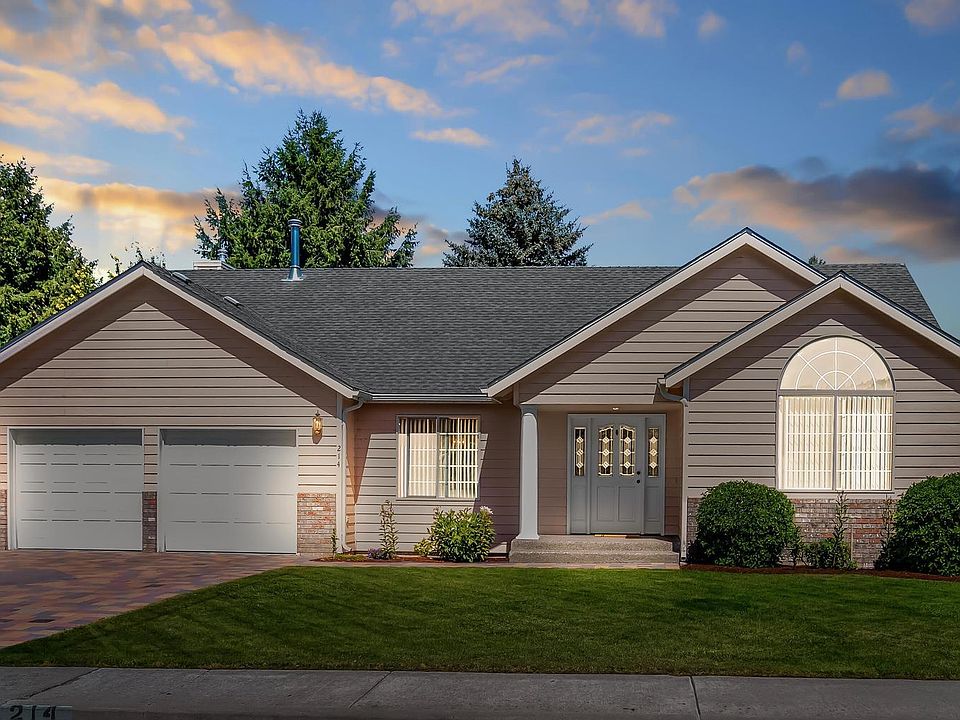 1st image of 214 SW Meadow Lakes Dr