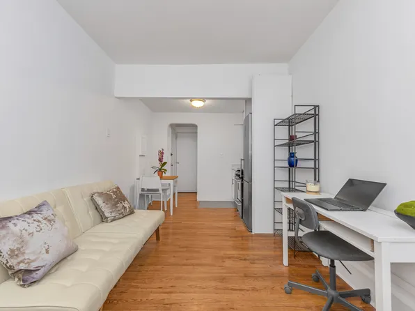 215 East 29th Street image 4 of 6