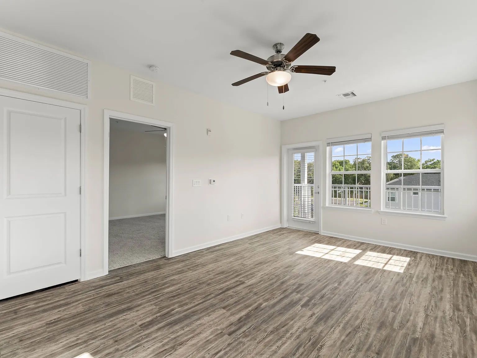 Surf Apartments — Photo 3