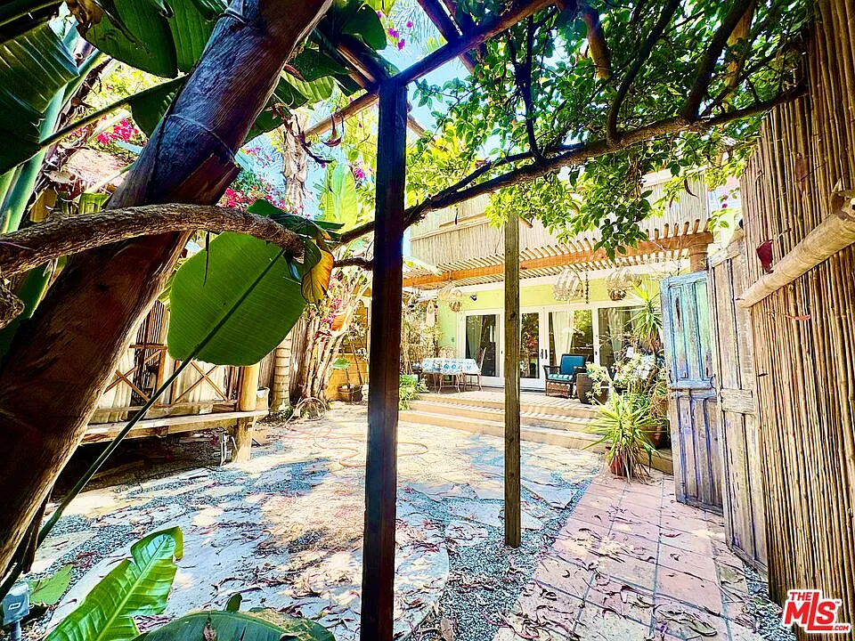 2 bed, 1.0 bath, 1884 sqft, $7,000 — Photo 4
