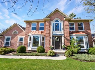 1264 Ridgeview Cir, Lake Orion, MI 48362