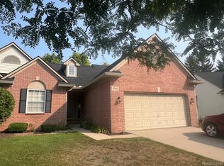 3305 Dewdrop Ln, Howell, MI 48843